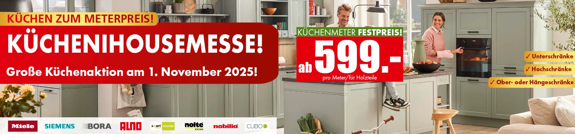 Küchensituation: Familie ist in Küche beim Kochen. Text: Küchen zum Meterpreis! Kücheninhousemesse! Große Küchenaktion am 01. November 2025! Küchenmeter Festpreis! ab 599.- pro Meter/ für Holzteile. Häkchen Unterschränke, Häkchen Hochschränke, Häkchen Ober- oder Hängeschränke. Markenlogos: Miele, Siemens, Bora, Alno, Smart Küchen, Nolte Küchen, Nobilia, Cubo.