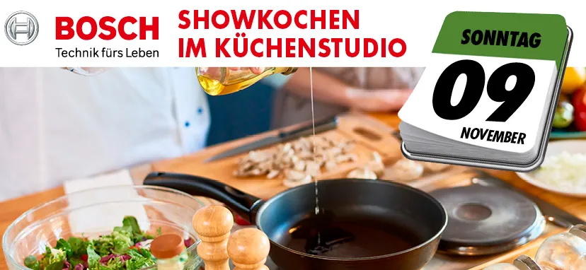 Logo Bosch Technik fürs Leben, Showkochen im Küchenstudio, Sonntag, 09. November. Bild Ausschnitt einer Küchenarbeitsplatte mit Herd, Topf, Schneidebrett mit Pilzen, Salatsale.